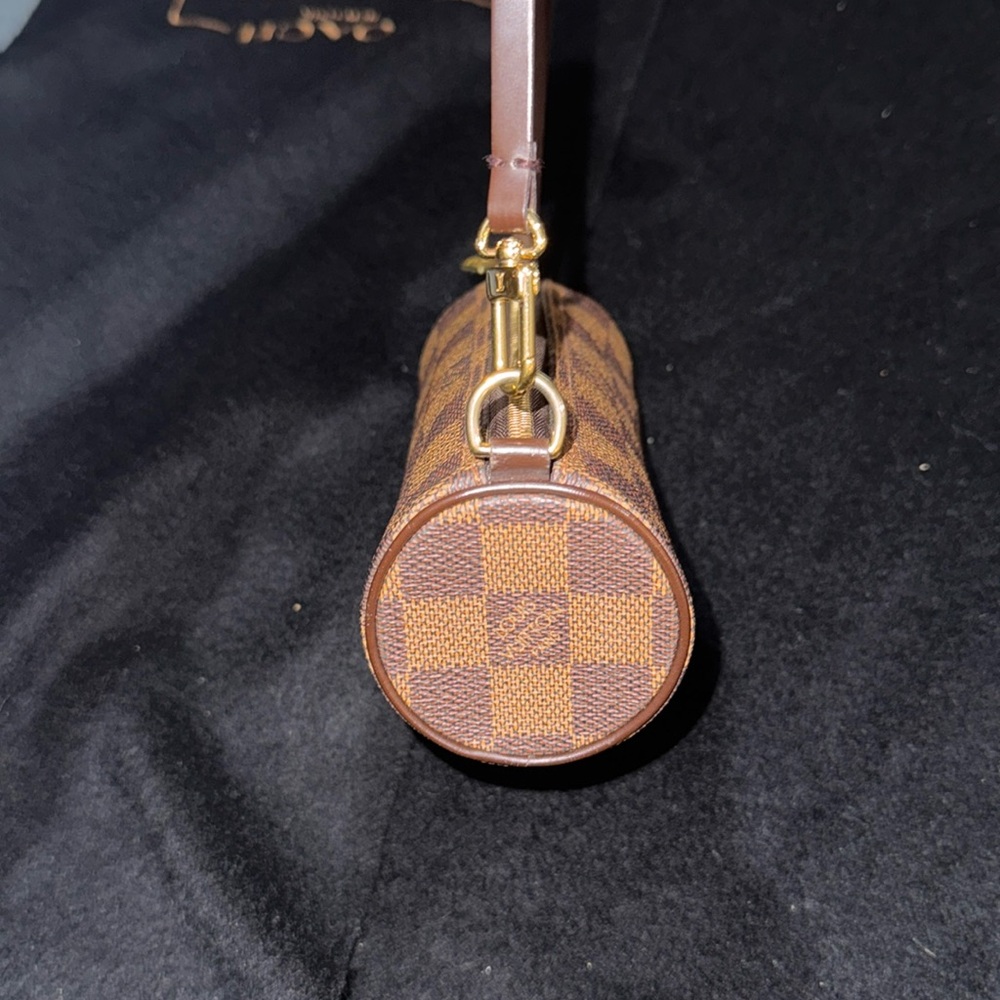 Women’s or Men's Louis Vuitton Damier Ebene pochette Papillon! With COA 10/10!🔥 - Picture 3 of 16